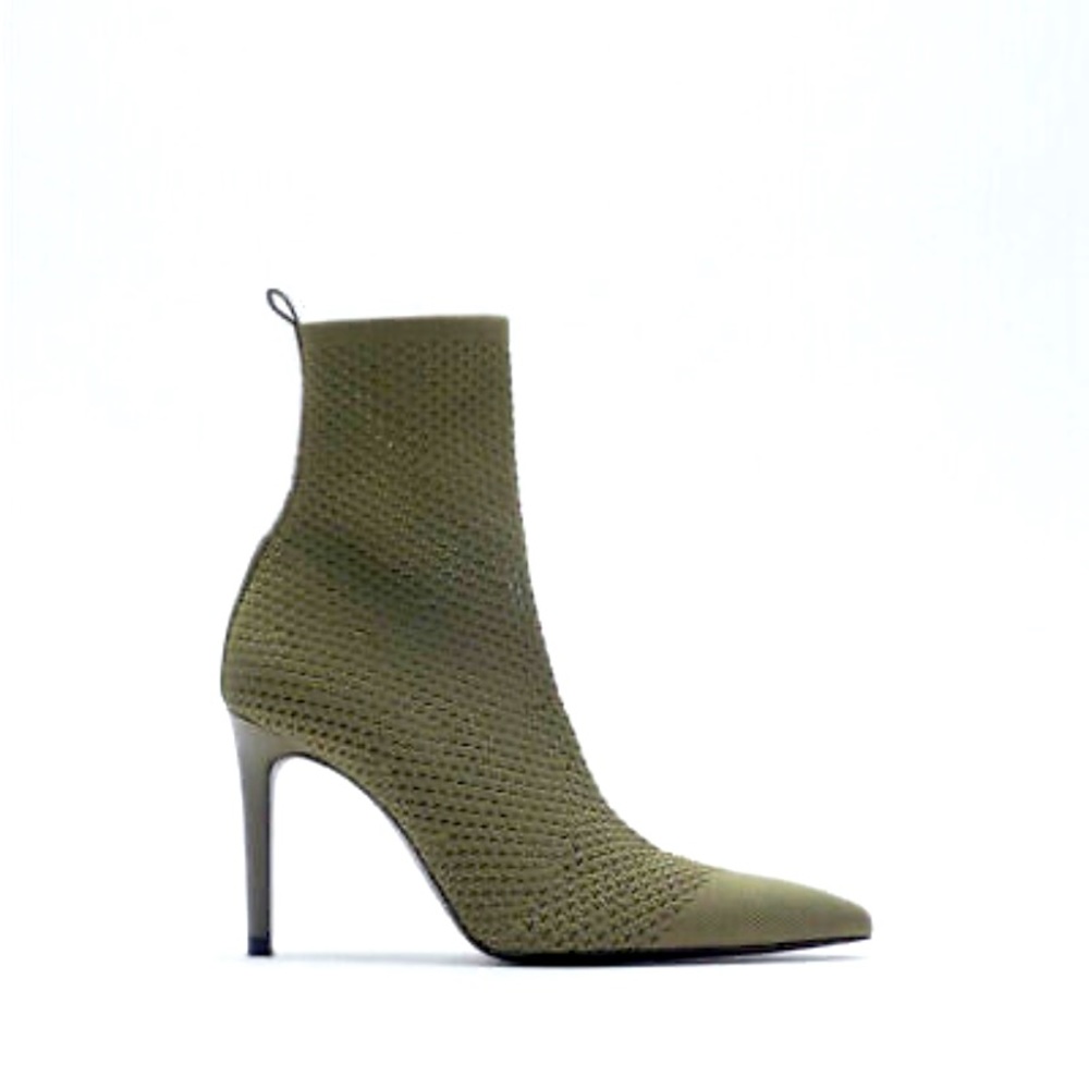 Beautiful green sock boots my favorite color army green…❤️